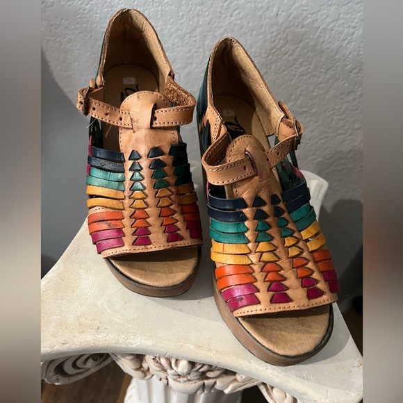 Huarache Sandal - Picture 6 of 9